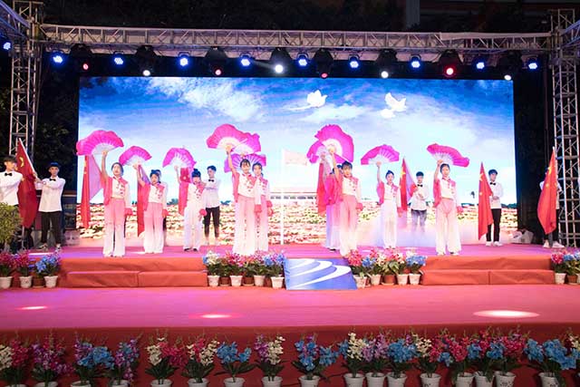 “慶國慶·迎新生”暨四川新華2018年秋季開學(xué)典禮圓滿落幕