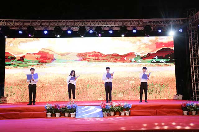 “慶國慶·迎新生”暨四川新華2018年秋季開學(xué)典禮圓滿落幕