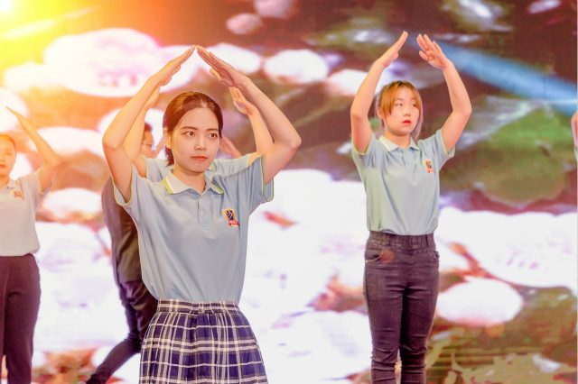 “歌舞青春·圓夢(mèng)新華”國(guó)慶晚會(huì)美圖來襲