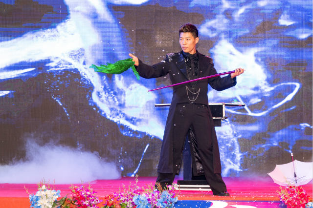 “歌舞青春·圓夢(mèng)新華”國(guó)慶晚會(huì)美圖來襲