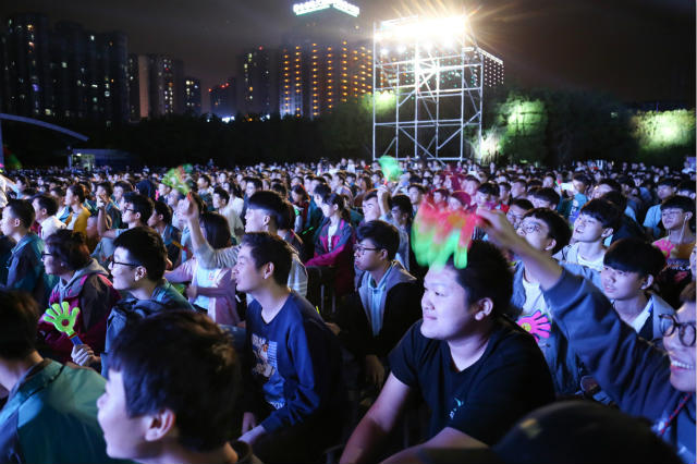 “歌舞青春·圓夢(mèng)新華”國(guó)慶晚會(huì)美圖來襲