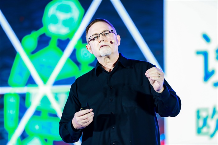 新華出席2018年ACAA教育峰會(huì)，并榮獲“精誠合作獎(jiǎng)”