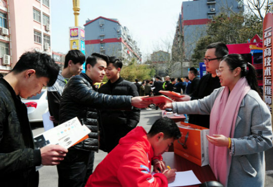 四川新華電腦學院雙選會“搶人大戰(zhàn)”即將盛大開啟