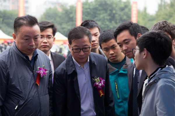 成都市就業(yè)服務管理局領導出席我院秋季雙選會