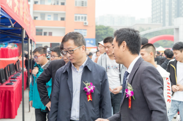 成都市就業(yè)服務管理局領導出席我院秋季雙選會