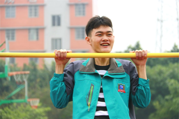 爸媽，請(qǐng)?jiān)俣嘟o我一點(diǎn)時(shí)間——追夢(mèng)路上 從未止步