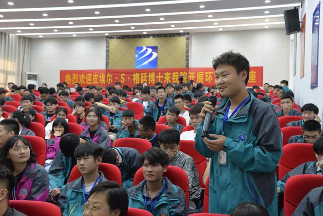 加拿大著名國際設(shè)計(jì)大師皮埃爾博士來新華交流講學(xué)