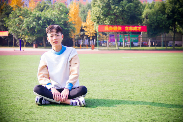 一見鐘情的電競見之不忘，思之如狂