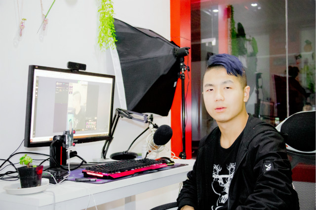 夢(mèng)想的花，開(kāi)在奮斗之上，用電競(jìng)的花火播下希望的種子