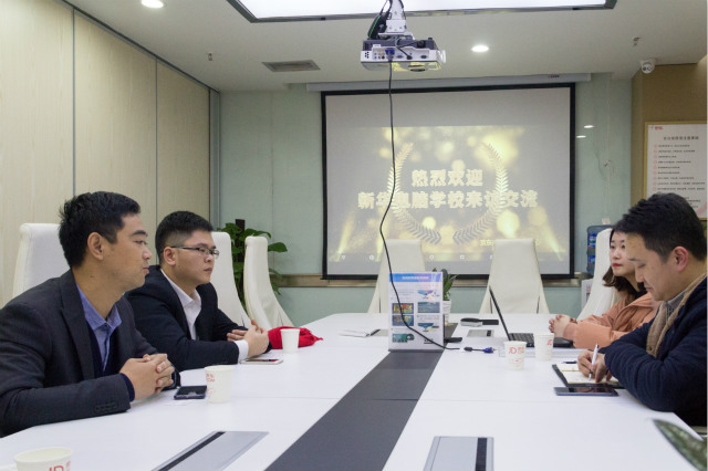 四川新華走進企業(yè) 畢業(yè)生暖心慰問回訪