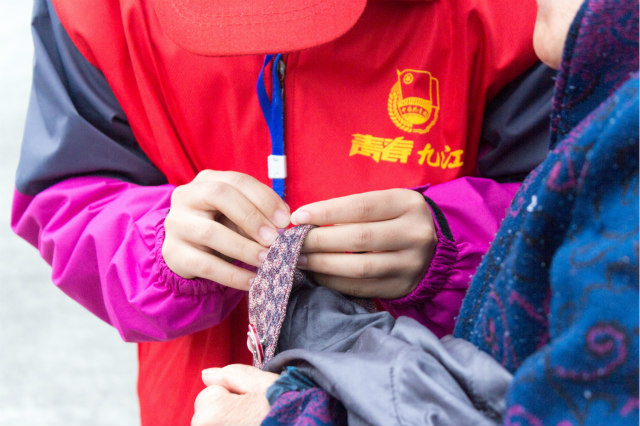 嚴(yán)冬送暖，四川新華電腦學(xué)院敬老院暖冬進(jìn)行時(shí)