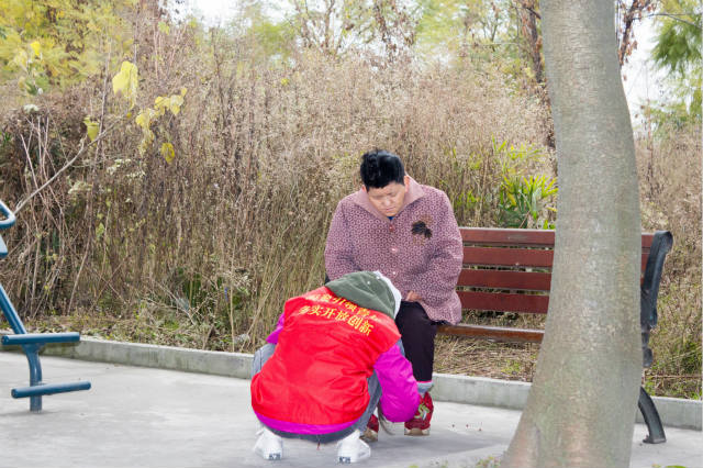 嚴(yán)冬送暖，四川新華電腦學(xué)院敬老院暖冬進(jìn)行時(shí)