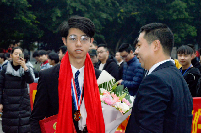 “新華·瀾庭集杯”互聯(lián)網(wǎng)職業(yè)技能大賽，四川新華斬獲多項殊榮載譽歸來！