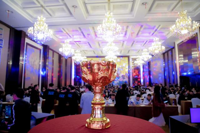 “新華互聯(lián)網(wǎng)杯”XCG英雄聯(lián)盟爭霸賽全國總決賽見證榮耀誕生！