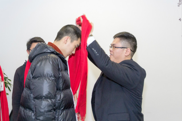 當(dāng)你還在猶豫選擇時(shí)，他們?cè)谛氯A已經(jīng)實(shí)現(xiàn)了逆襲