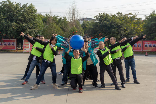 歡天喜地迎新年，四川新華師生歡樂鬧新春