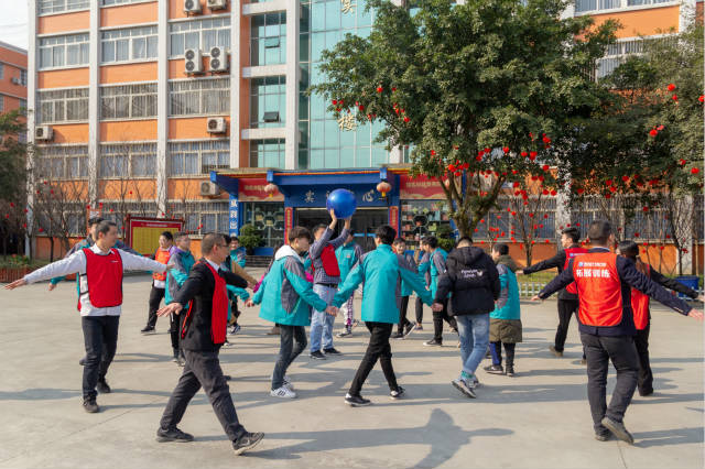 歡天喜地迎新年，四川新華師生歡樂鬧新春