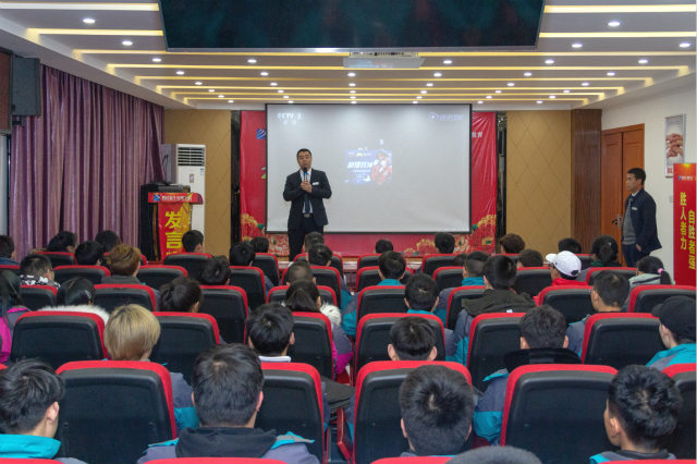 新生的第一課，四川新華2019級新生座談會！