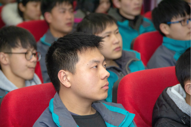 新生的第一課，四川新華2019級新生座談會！