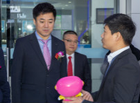 <b>央視關(guān)注新華模式，解析新華學(xué)子為何能夠畢業(yè)即就業(yè)</b>