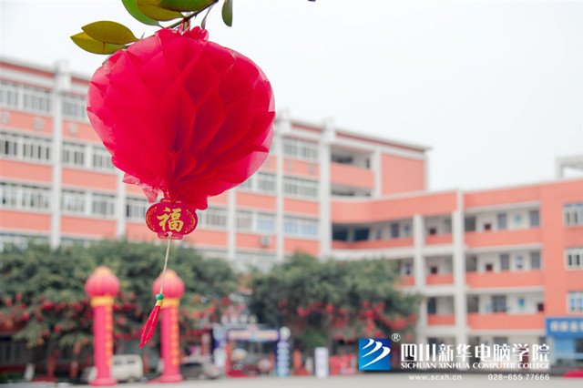 看臉時(shí)代的零零后，如何擺脫枷鎖、負(fù)重前行