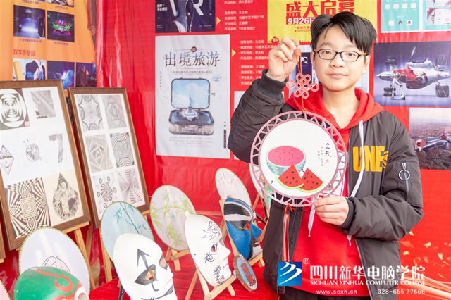 看臉時(shí)代的零零后，如何擺脫枷鎖、負(fù)重前行