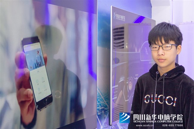 看臉時(shí)代的零零后，如何擺脫枷鎖、負(fù)重前行