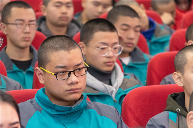 陽春三月，好事不斷！校校簽約再上新臺階、大數(shù)據(jù)智能學(xué)院正式揭牌！