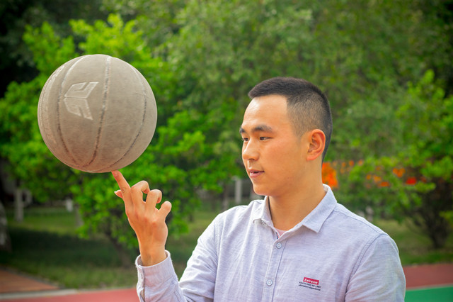 高中輟學(xué)，看“職場(chǎng)小白”如何“技能在手，天下可走”