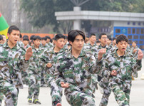 <b>追夢(mèng)新華人|因?yàn)閴?mèng)想·光芒萬(wàn)丈！</b>