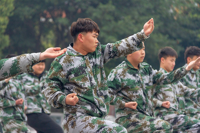 追夢新華人|因?yàn)閴粝搿す饷⑷f丈！