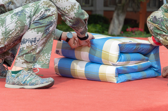 我想高薪就業(yè)，零基礎(chǔ)的初中生現(xiàn)在學(xué)還晚不晚？