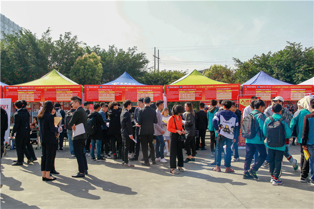 2019四川新華春季畢業(yè)生供不應(yīng)求，逆襲史上最難就業(yè)季節(jié)