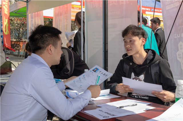 2019四川新華春季畢業(yè)生供不應(yīng)求，逆襲史上最難就業(yè)季節(jié)
