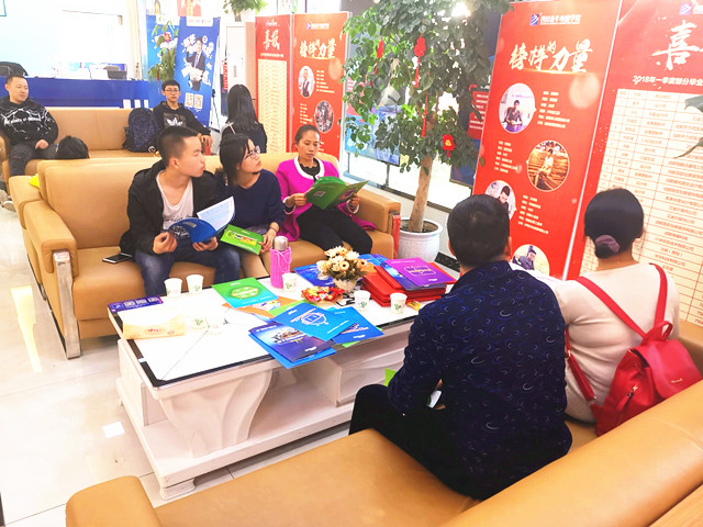 春風(fēng)十里，不如踏青來(lái)新華報(bào)名的你！