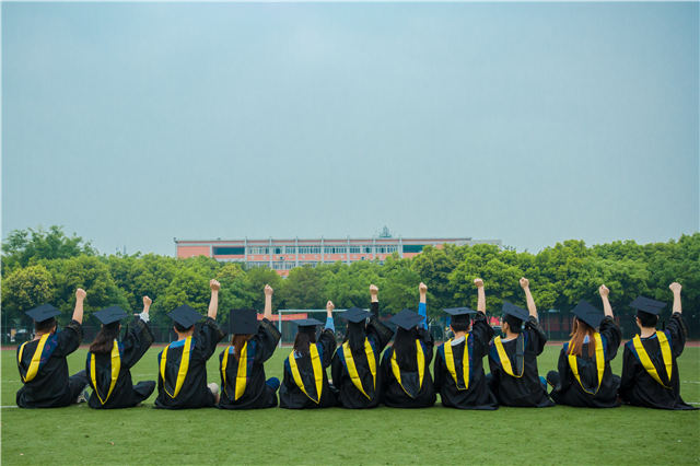 最美畢業(yè)季|此去繁花似錦，歸來仍是少年！