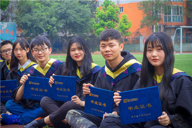 最美畢業(yè)季|此去繁花似錦，歸來仍是少年！