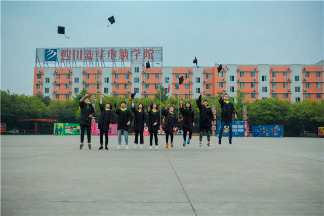 最美畢業(yè)季|此去繁花似錦，歸來仍是少年！