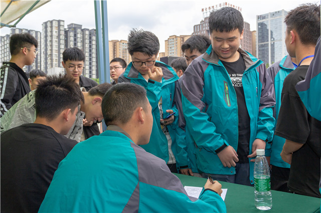 職業(yè)教育迎來發(fā)展新機遇，新華如何讓萬千學子畢業(yè)即就業(yè)