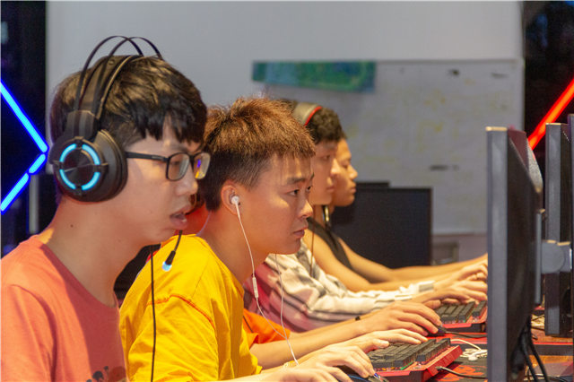 EEST《英雄聯(lián)盟》全國競技大賽成都站，冠軍花落誰家？