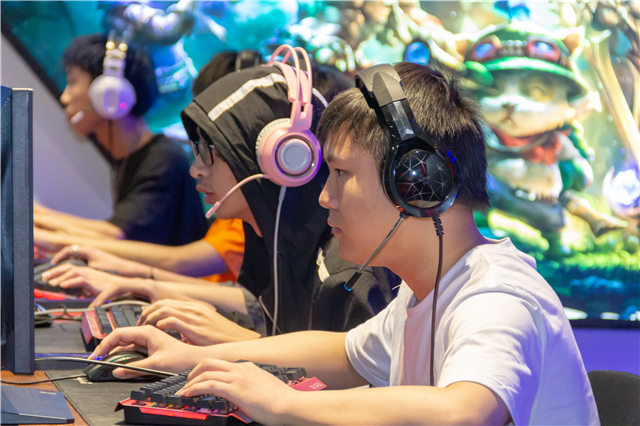 EEST《英雄聯(lián)盟》全國競技大賽成都站，冠軍花落誰家？