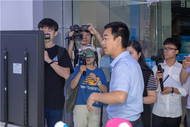 百家媒體進(jìn)校園，讓你看到一個不一樣的四川新華！