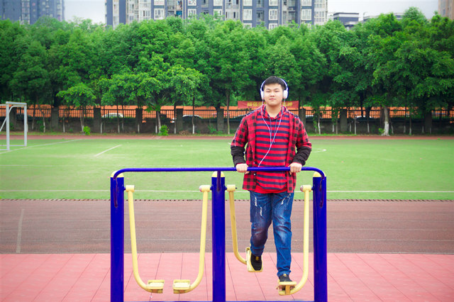 感謝家人的支持，讓我在新華的天空下以夢為馬