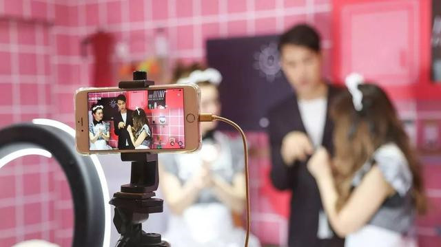 直播進(jìn)入下半場 歡聚時(shí)代還想怎么玩？