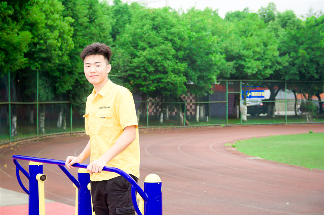 讀萬卷書不如行萬里路，行萬里路不如名師指路