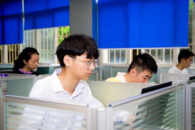 選擇不對(duì)，努力白費(fèi)！擇校選專業(yè)就選大品牌！