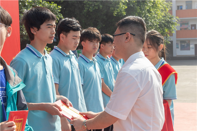 直擊2019優(yōu)秀優(yōu)干頒獎(jiǎng)典禮現(xiàn)場(chǎng)：你的優(yōu)秀從來(lái)不缺舞臺(tái)