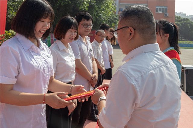 直擊2019優(yōu)秀優(yōu)干頒獎(jiǎng)典禮現(xiàn)場(chǎng)：你的優(yōu)秀從來(lái)不缺舞臺(tái)