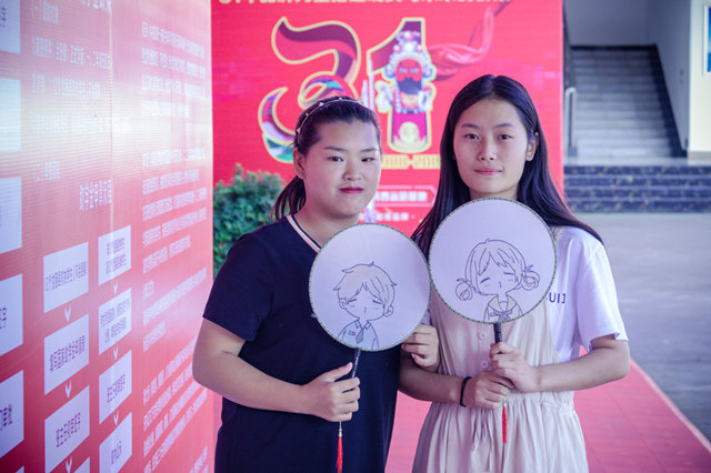 在校學(xué)習(xí)不到一年，半年收入6W+,她們是如何做到的？