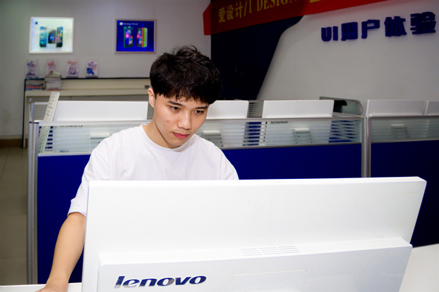 選擇一所好學(xué)校，選擇一個(gè)好未來(lái)！